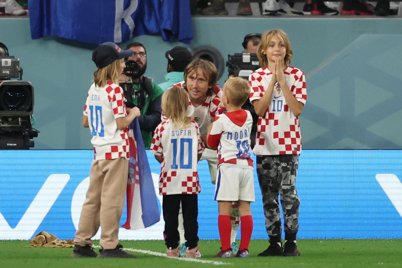 KATAR 2022 - Djeca hrvatskih nogometaša slavila s roditeljima 