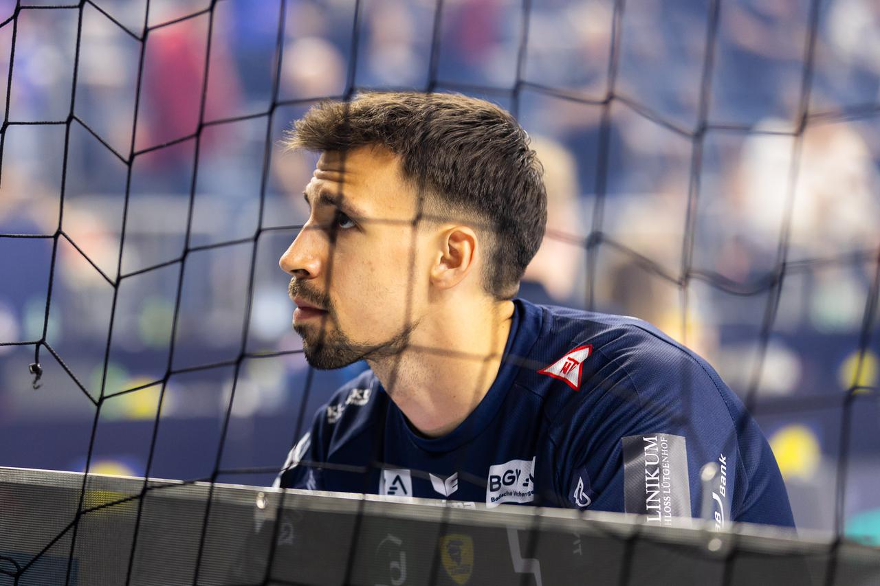 THW Kiel (THW) vs. Rhein-Neckar-Loewen (RNL), Handball, Maenner, Daikin Handball Bundesliga (HBL), DHB-Pokal, LIDL Final Four, Final4, Halbfinale, Spielzeit 2024/2025, 12.04.2025