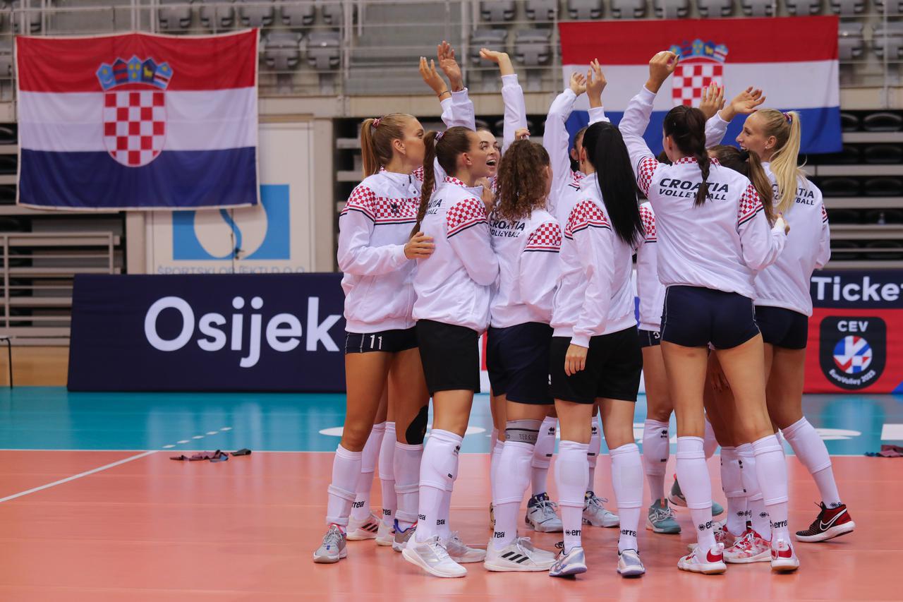 Osijek: Zagrijavanje hrvatskih odbojkašica uoči utakmice protiv Farskih Otoka