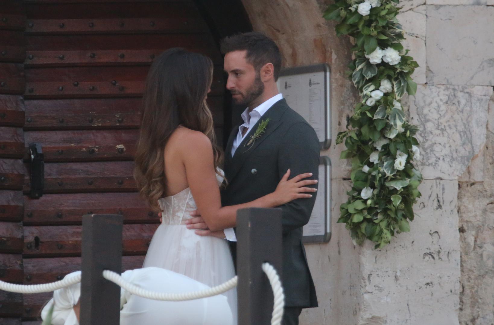 Eurovizijski pobjednik 2015. godine Måns Zelmerlöw prije šest godina je na Visu na zidinama Utvrde sv. Juraja izrekao sudbonosno 'da' Ciari Janson. 