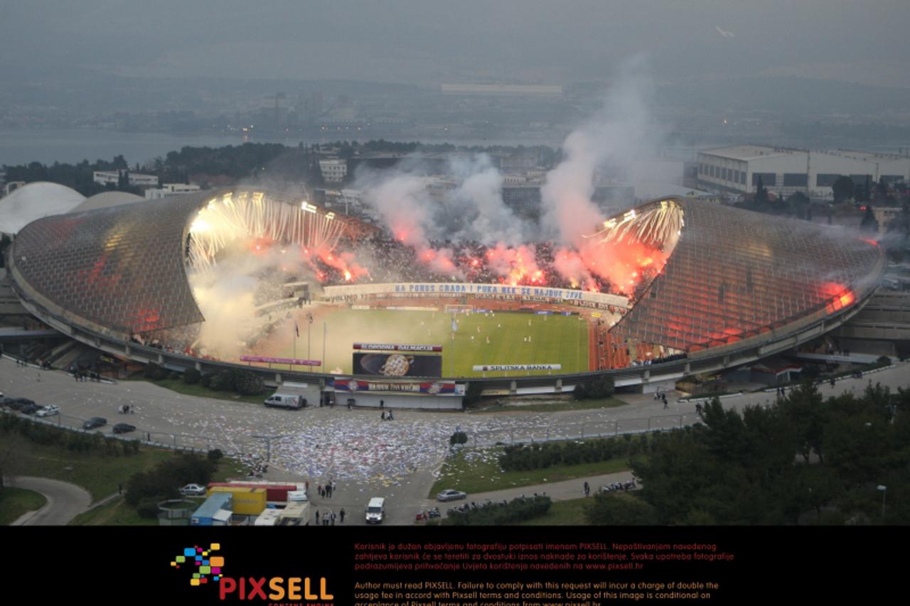 '13.02.2011., Split - Proslava 100 godina Hajduka na Poljudu. Prijateljska utakmica Hajduk-Slavia. Torcida je na pocetku drugog poluvremena napravila nezaboravni ambijent. Photo: Ivo Cagalj/PIXSELL'