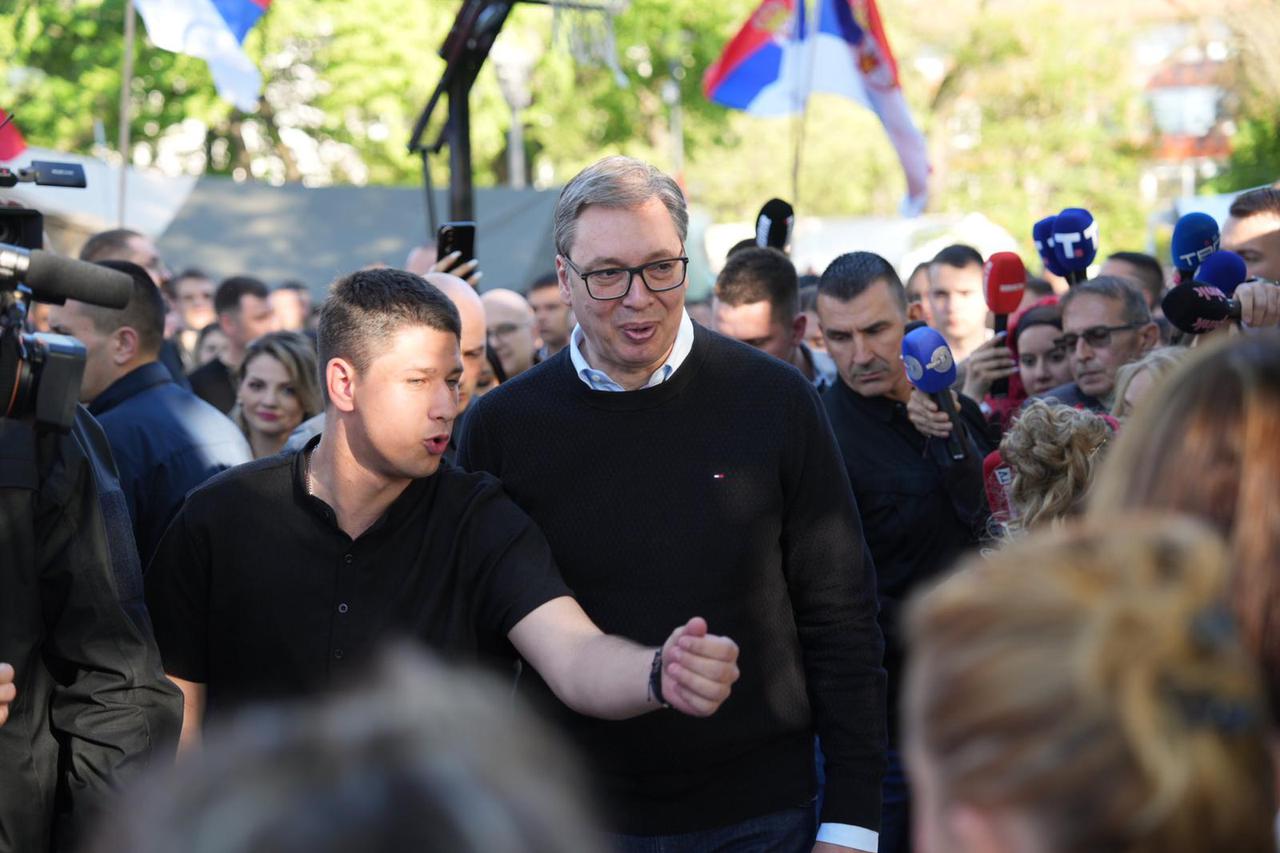 Beograd: Vučić na Veliki petak posjetio Studente koji žele da uče u Pionirskom parku