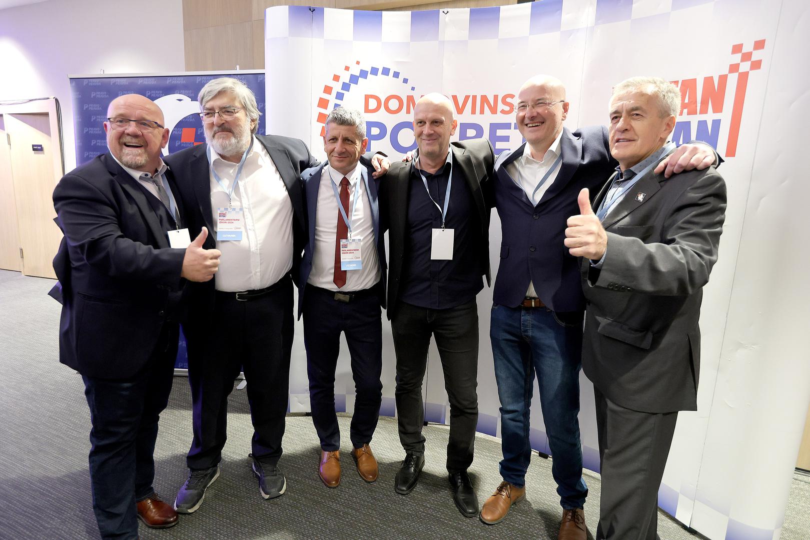 Slavlje u stožeru Domovinskog pokreta koji bi sa 13 mandata prema izlaznim anketama mogao biti ključan za sastavljanje Vlade