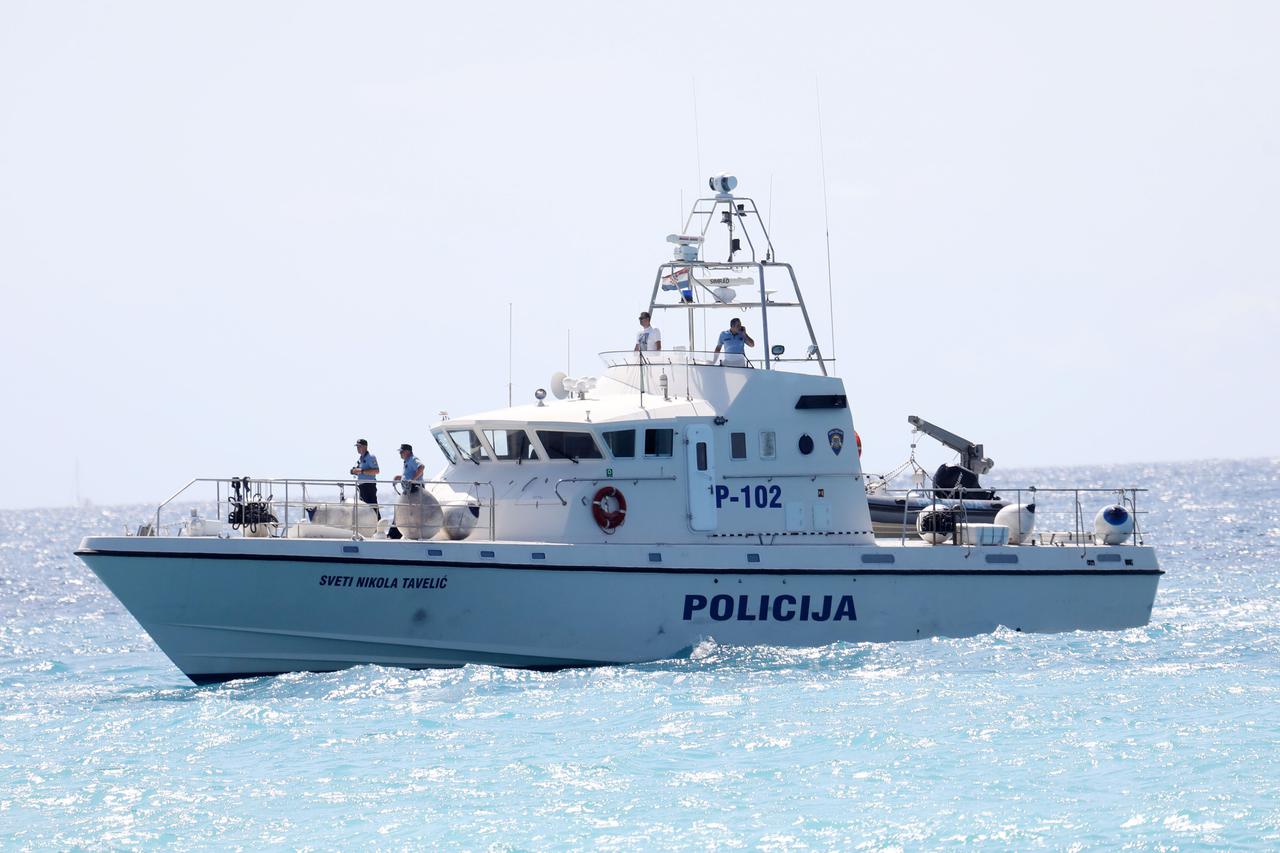 Primošten: Potraga za mladićem koji nije izronio pri skoku u more