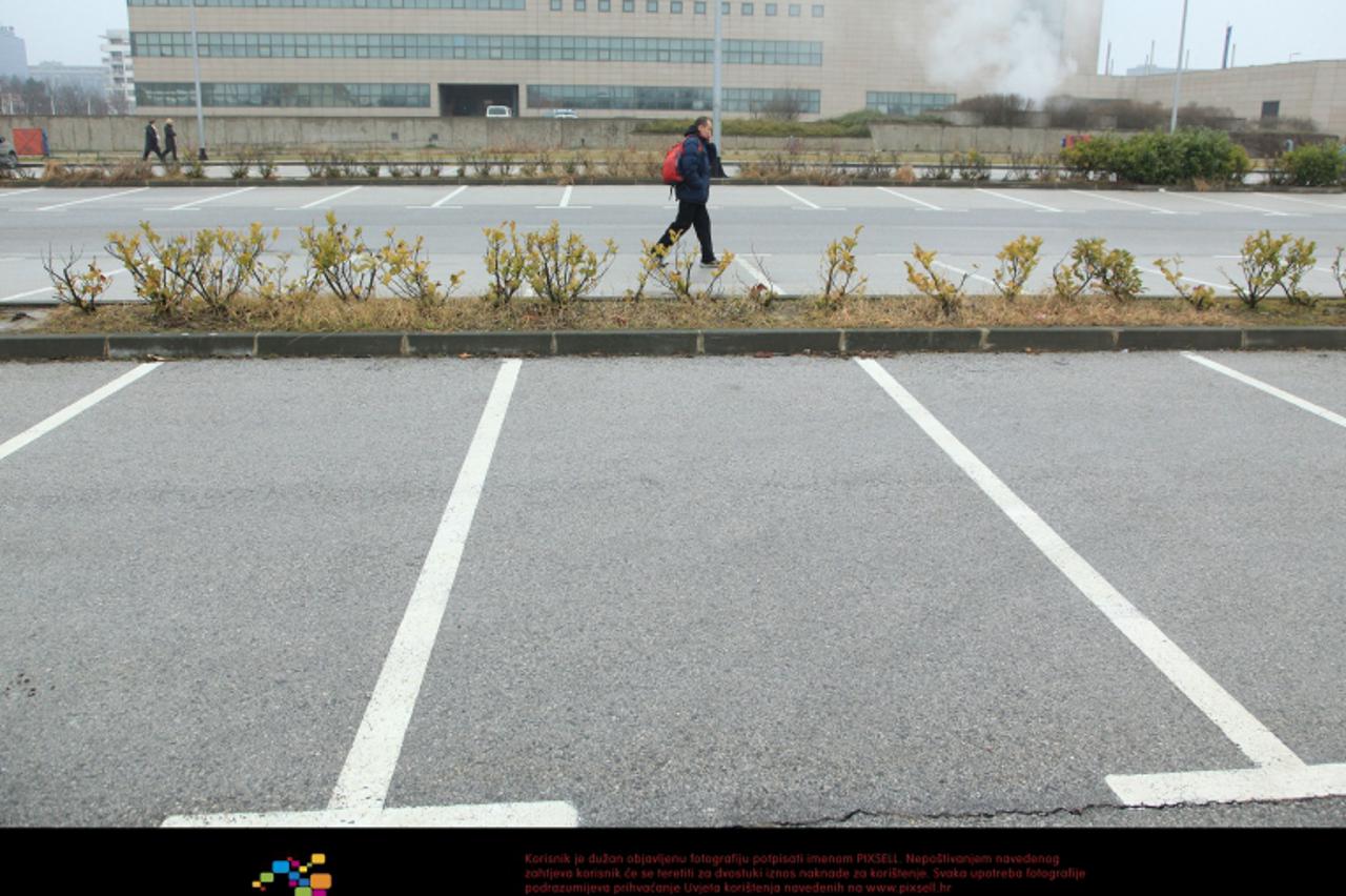 '17.02.2011., Zagreb - Veliki broj praznih parkiralisnihg mjesta u Cvjetnoj cesti, Odranskoj, Trnjanskoj i drugim ulicama odrazava potpuno pogresnu politiku naplate prakiranja. Zaposlenici od prve do 