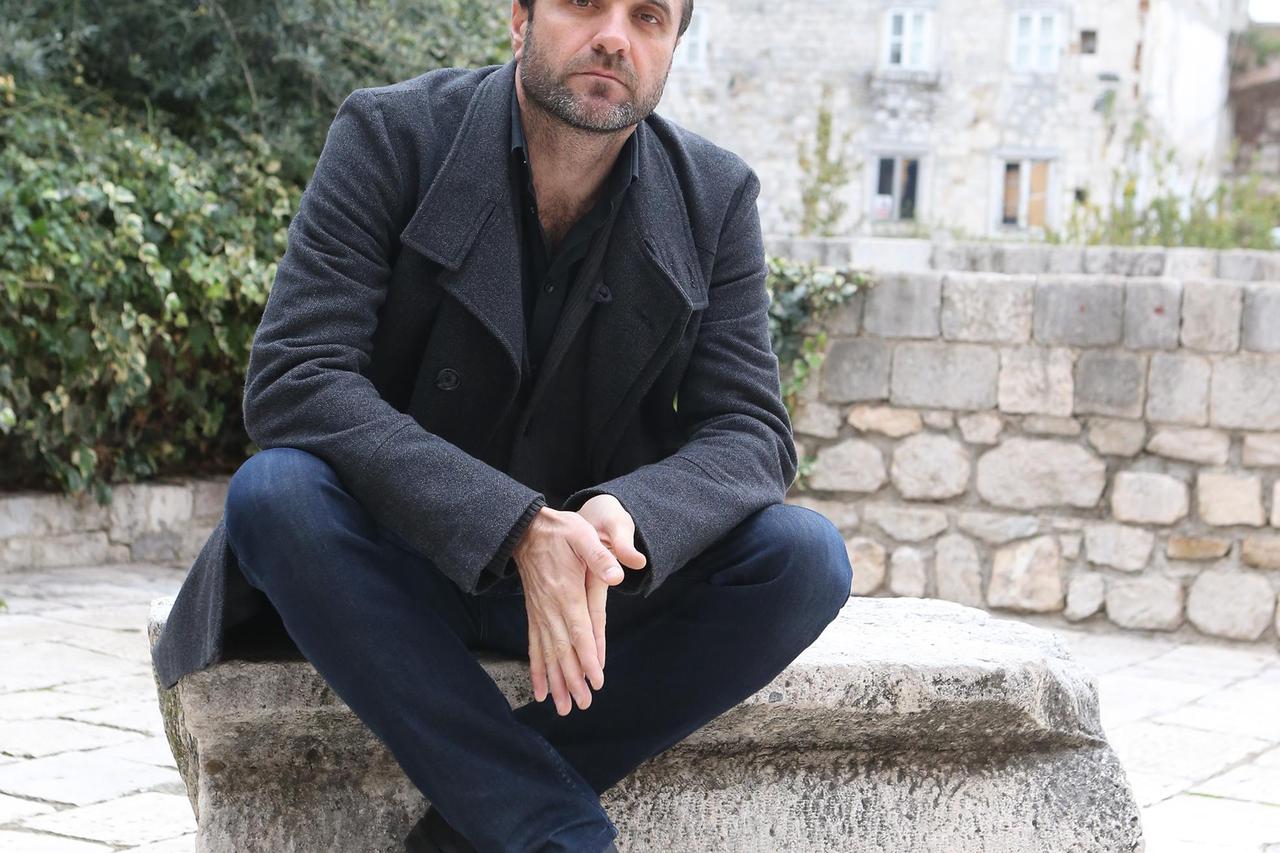 SPECIJAL OBZOR 04.12.2015., Split - Glumac i dramski pisac Elvis Bosnjak.  Photo: Ivo Cagalj/PIXSELL