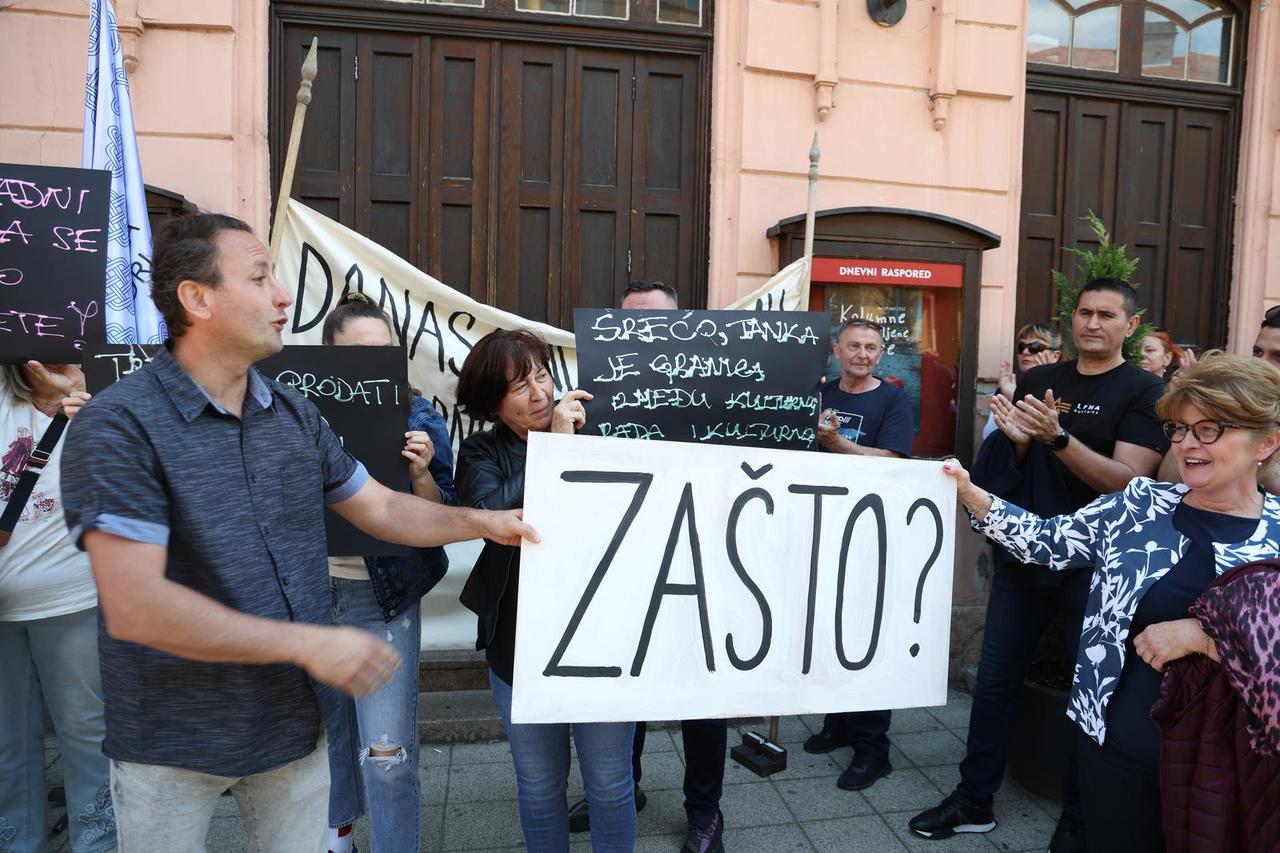 Osijek: Prosvjed djelatnika Hrvatskog Narodnog kazališta zbog ukidanja određenih radnih mjesta