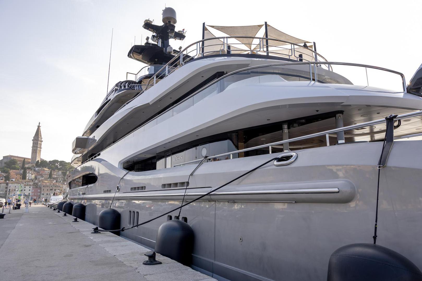 Na njoj su 2018. uživali Beyoncé i Jay-Z, a jahta se pojavila i u Netflixovom filmu "6 Underground" s Ryanom Reynoldsom u glavnoj ulozi.