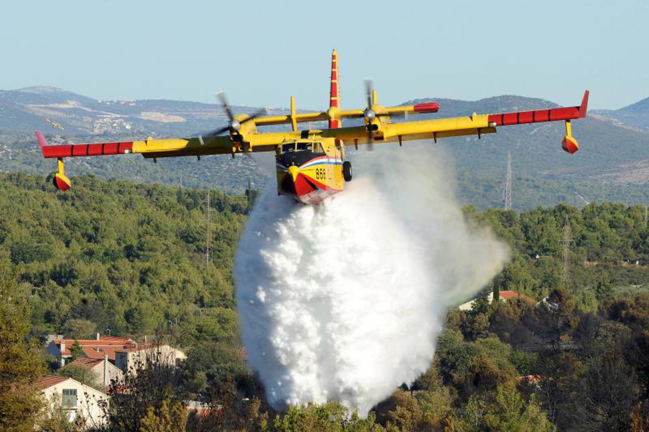kanaderi, požar, šibenik (1)