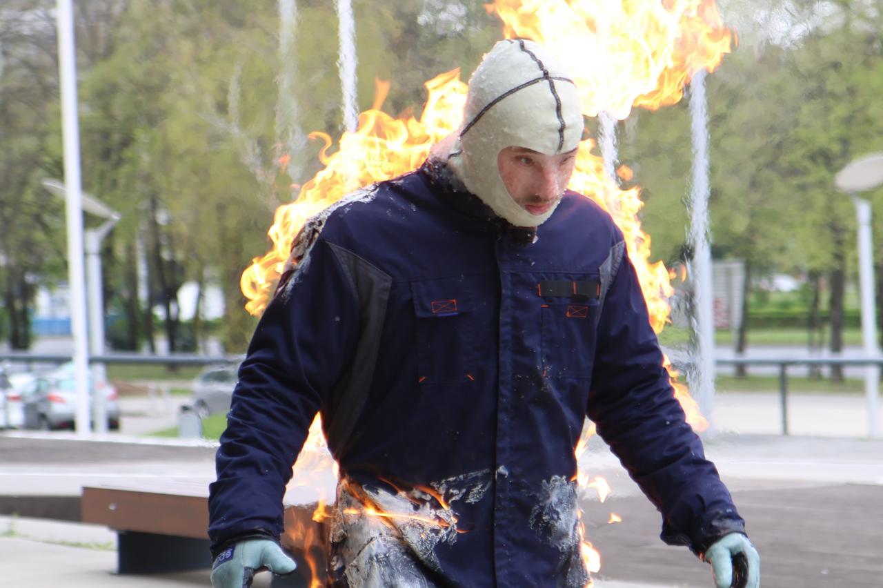 "G – 0 :: AUTOPSIA - STUNTMAN.si / alat kontinuiteta"