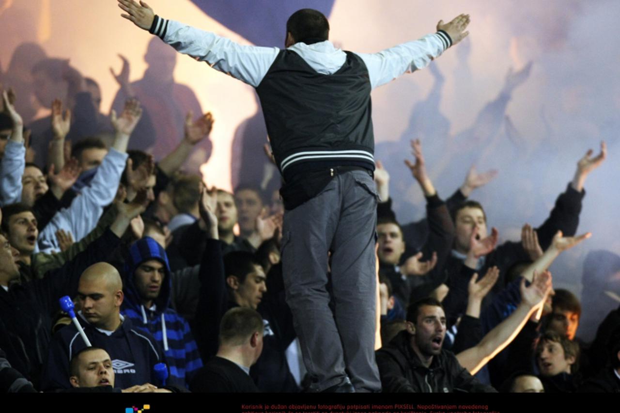 '21.03.2012., Zagreb - 18.kolo MAXtv Prve hrvatske nogometne lige. Utakmica izmedju GNK Dinamo i NK Slaven Belupo. BBB-ovci slave uz zapaljenu baklju. Photo: Jurica Galoic/PIXSELL'