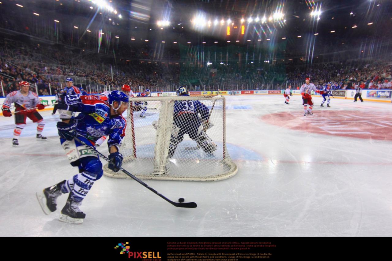 \'08.01.2012., Arena Zagreb, Zagreb - Arena Ice Fever, EBEL Liga, hokejaska utakmica KHL Medvescak Zagreb - HK Acroni Jesenice. Photo: Zeljko Lukunic/PIXSELL\'