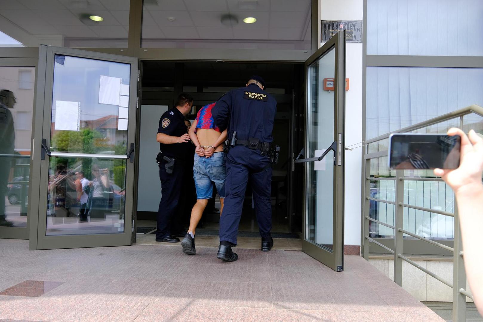 23.05.2022., Velika Gorica - U tijeku je ispitivanje navijaca nakon nereda na autocesti A1 kod Desinca. Dio navijaca doveden je na Zupanijski sud u Velikoj Gorici. Photo: Slaven Branislav Babic/PIXSELL