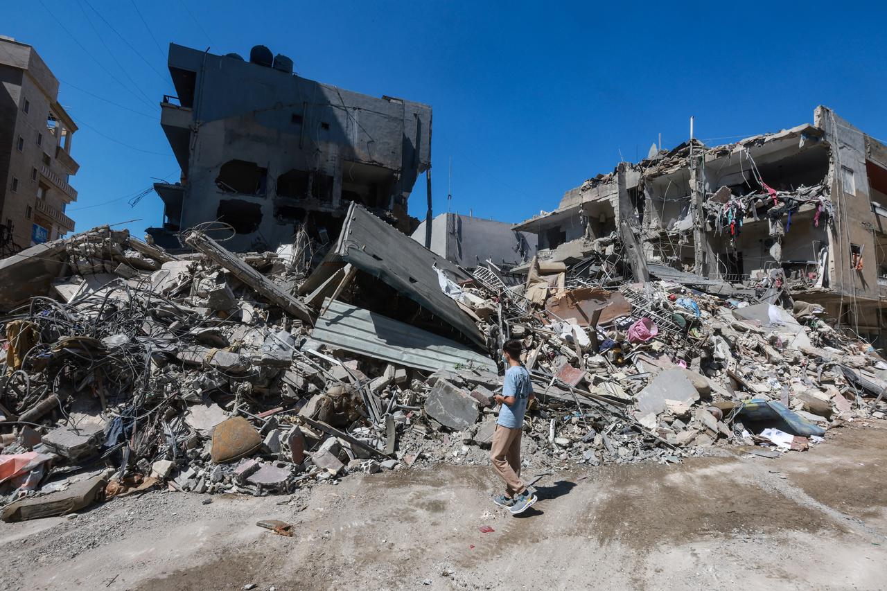 storyeditor/2026-05-26/2026-05-23T115415Z_646215442_RC2VELAZA2JV_RTRMADP_3_IRAN-CRISIS-LEBANON-ISRAEL-TYRE-AFTERMATH.JPG