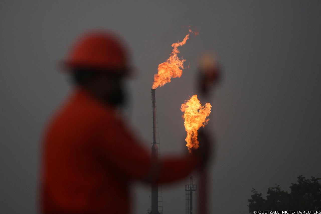 FILE PHOTO: Pemex burns one of Mexico's largest gas deposits as regulator circles, in Tierra Blanca