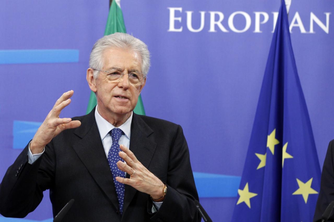 \'Italy\'s Prime Minister Mario Monti addresses a news conference after meeting European Council President Herman Van Rompuy at the EU Council in Brussels November 22, 2011. Monti said on Tuesday he i