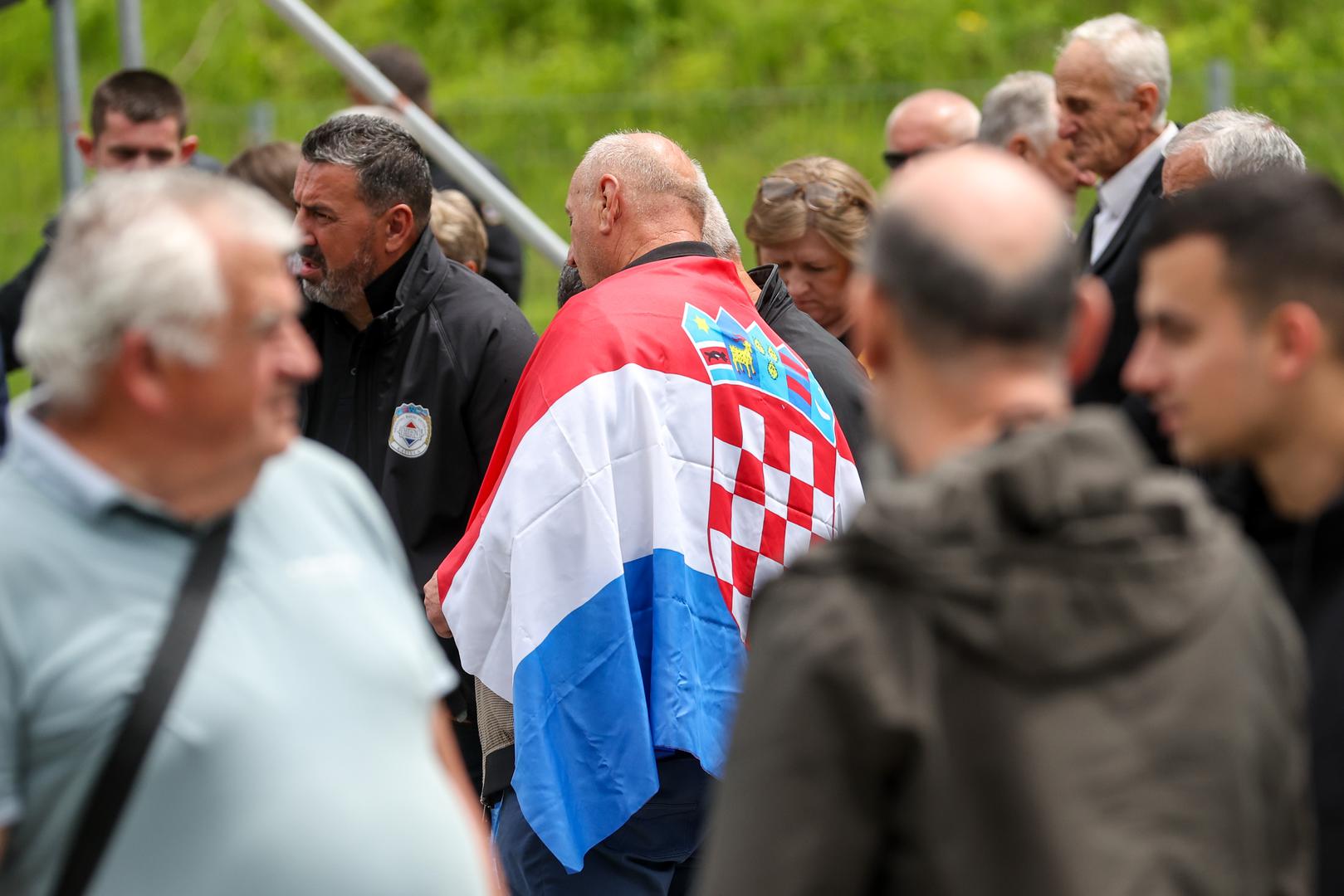 “Nažalost, nije samo ovo mjesto bilo poprište teških stradanja na tlu naše domovine, ima ih puno. Osuđujemo svaki zločin bilo gdje se dogodio i od bilo koga”, poručio je Križić.