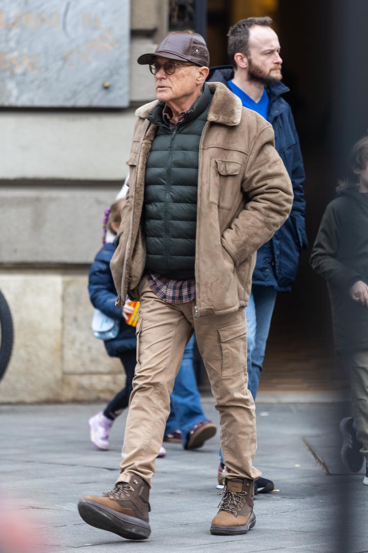  Bivši hrvatski ministar gospodarstva i poduzetnik Davor Štern u casual izdanju prošetao je gradom.