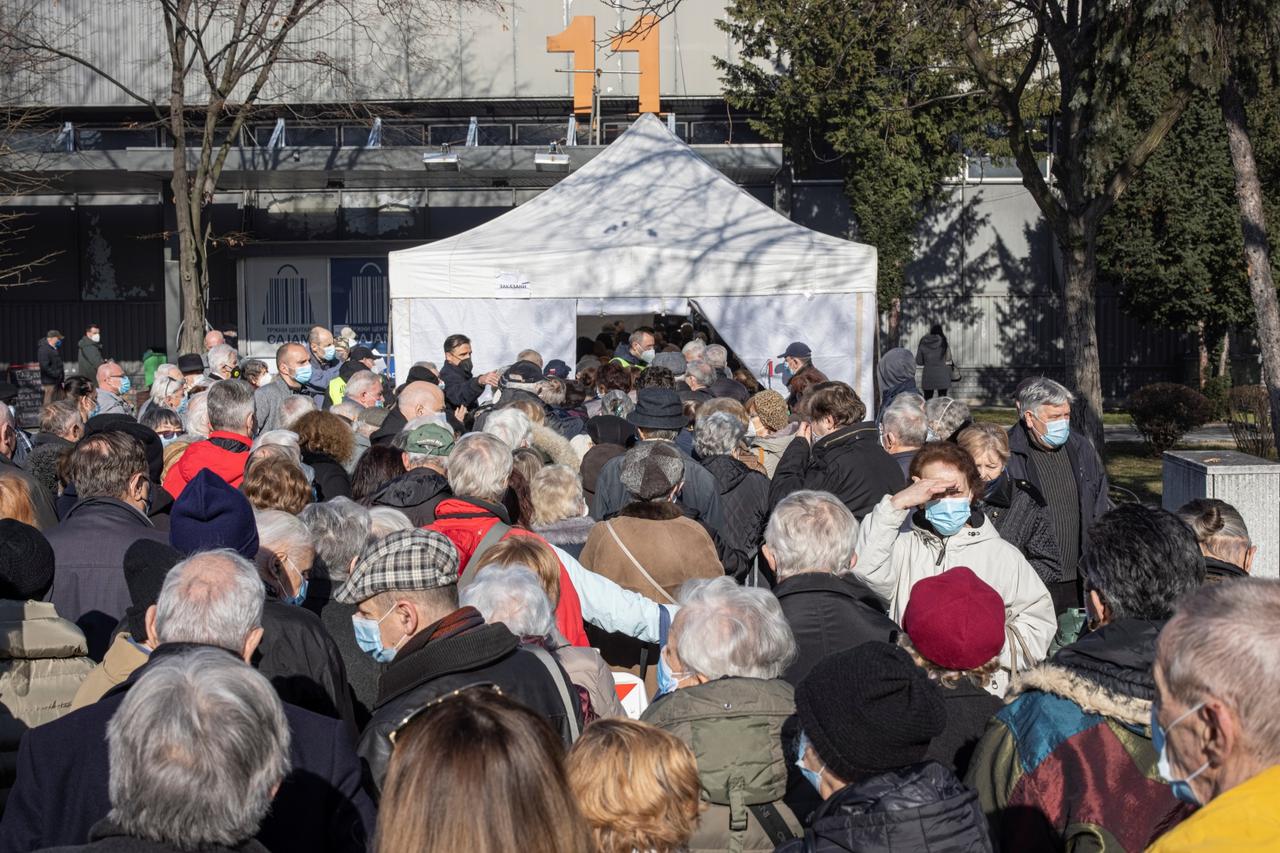 Serbia offers people a choice between vaccines
