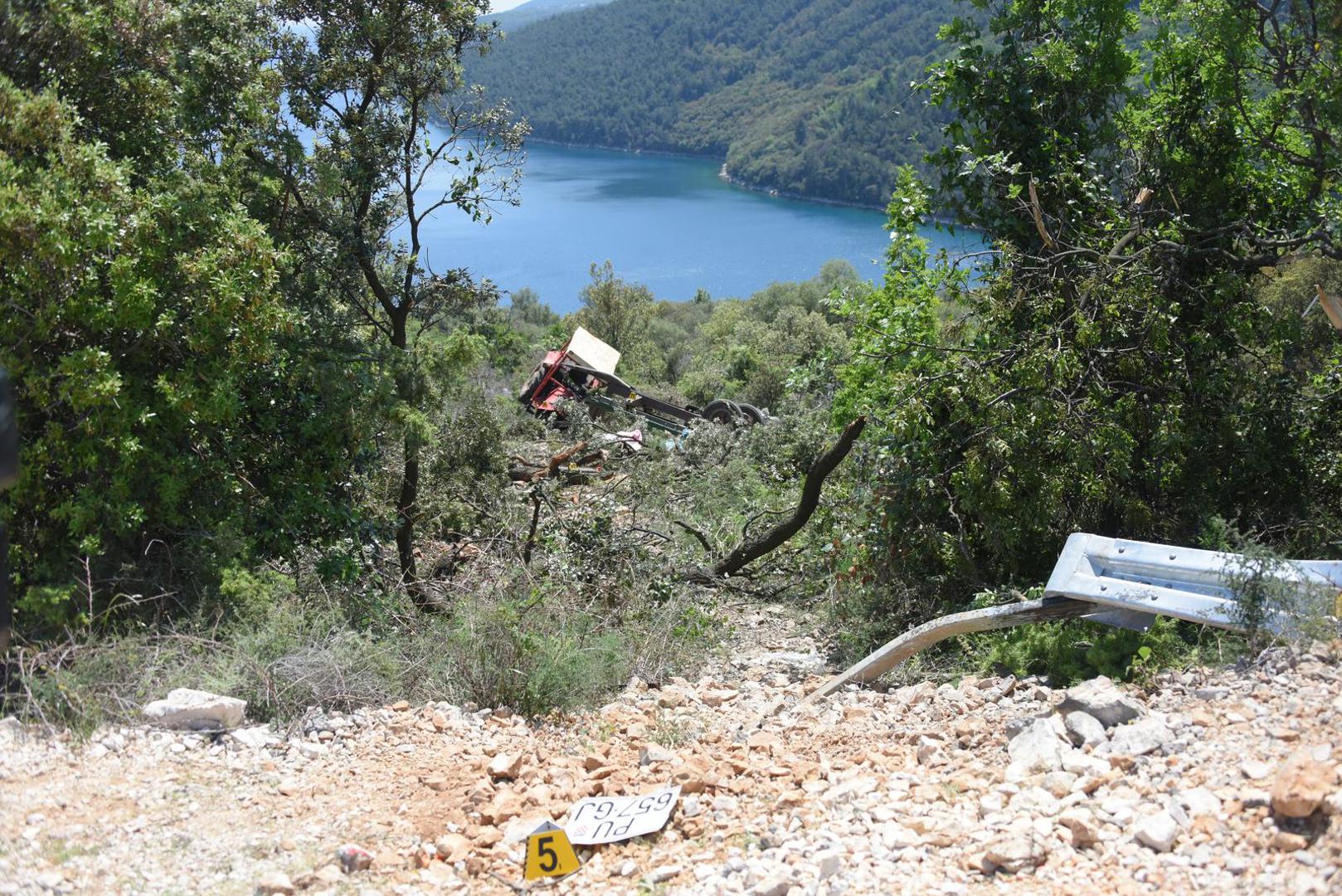 26.05.2023., Labin - Puka sreca spasila je 20ak labinskih maturanata, koji su se traktorom prevrnuli u provaliju. Photo: Sasa Miljevic/PIXSELL