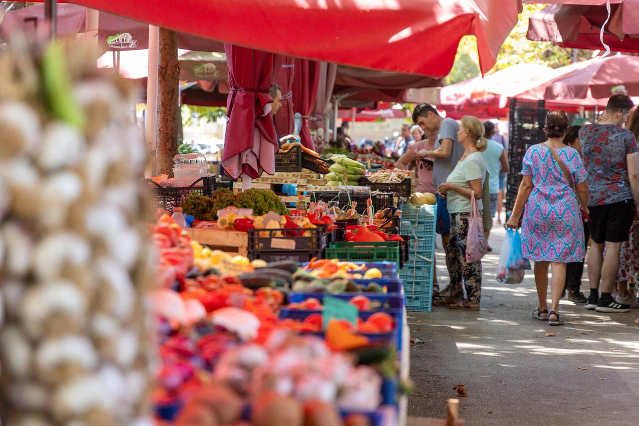 Voće i povrće na pulskoj tržnici 