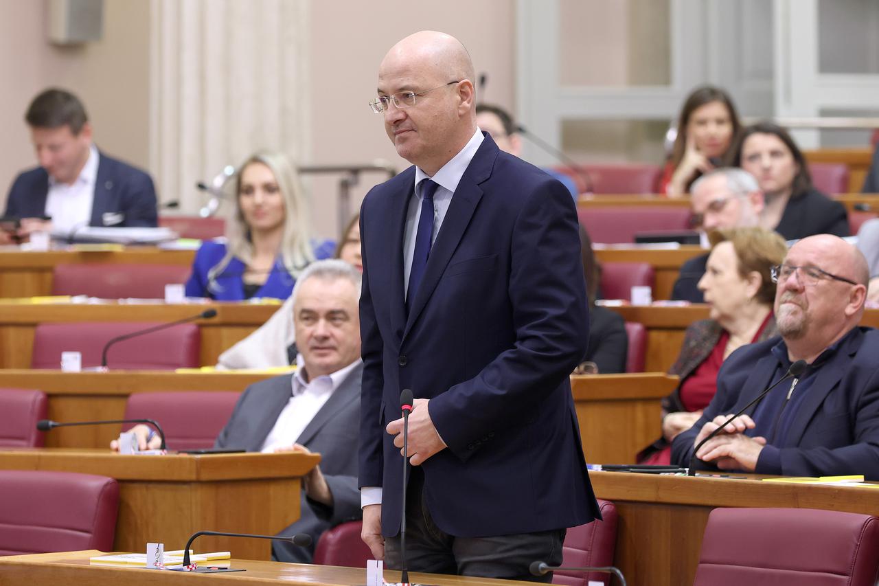 Zagreb: Mario Radić prisegnuo u Saboru