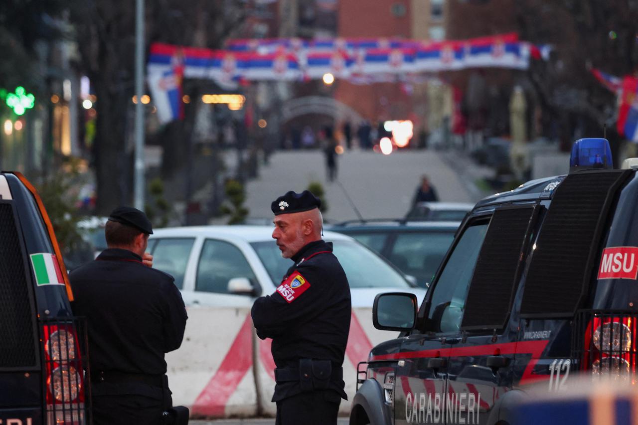 Tensions remain high as roads in northern Kosovo still blocked