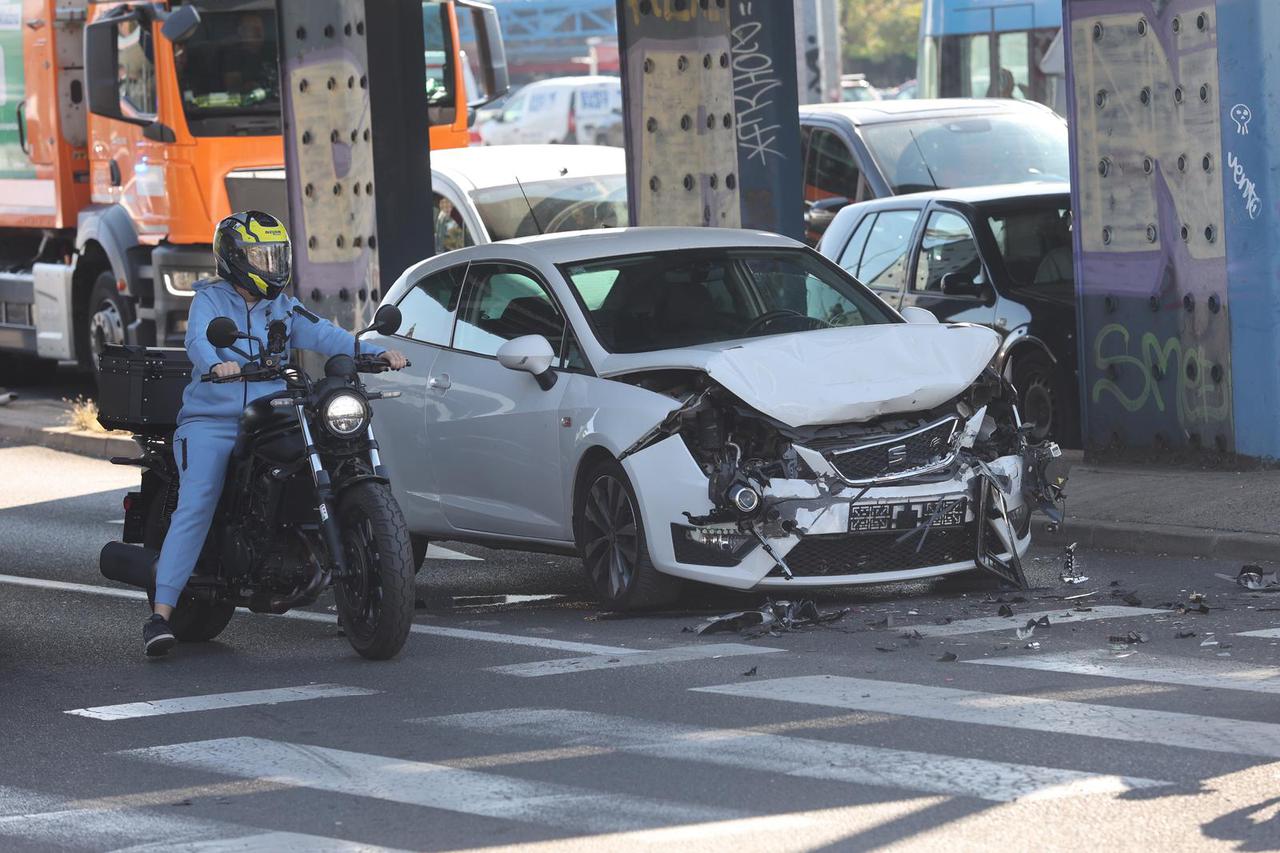 Zagreb: Prometna nesreća na križanju Držićeve i Branimirove