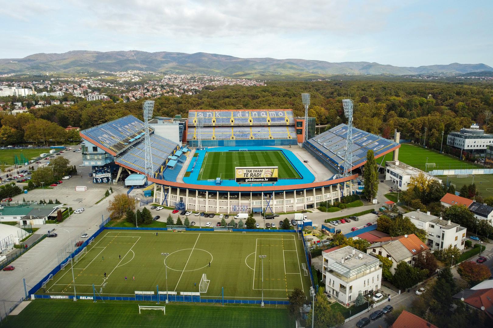 Kroz desetljeća Maksimir je bio pozornica najvećih sportskih trenutaka, ali i važnih društvenih događaja – od velikih međunarodnih utakmica do koncerata svjetskih zvijezda. Ujedno je ostao upamćen i po povijesnim trenucima, poput nereda 1990. na utakmici Dinama i Crvene zvezde.