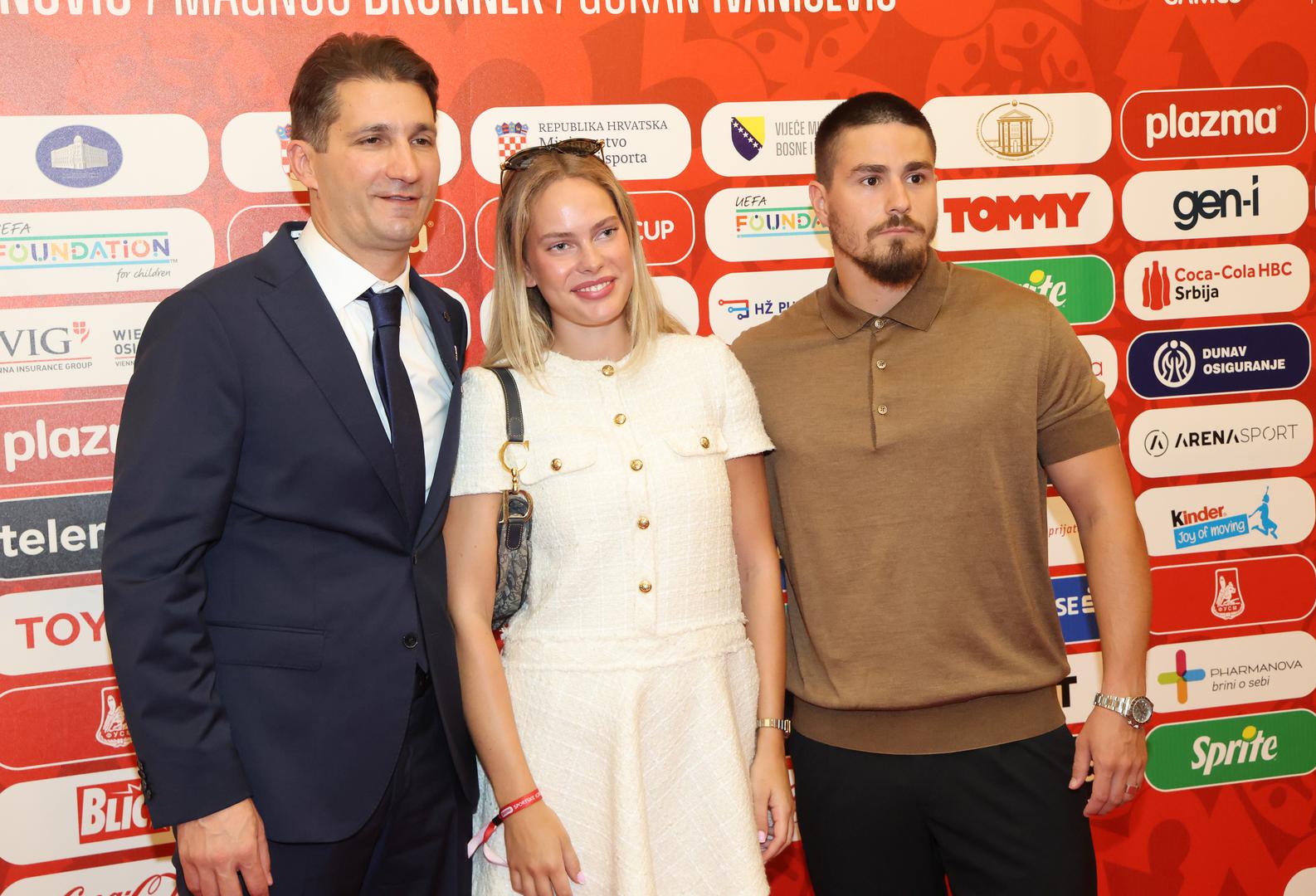 Sigurno je tek da su zajedno stigli na događanje i ondje se družili. Alani se u javnosti pojavila i nešto više od godinu dana ranije, također u Splitu. 