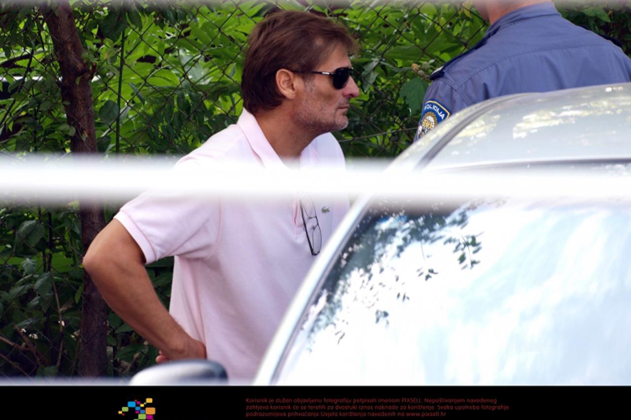 '15.09.2011., Zagreb - Pretraga osobnog automobila odvjetnika Darka Zadre, osumnjicenog za ubojstvo u kladionici Fortuna. Photo: Borna Filic/PIXSELL'