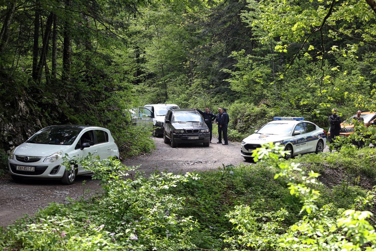 Završen očevid na mjestu pada aviona na Maloj Kapeli