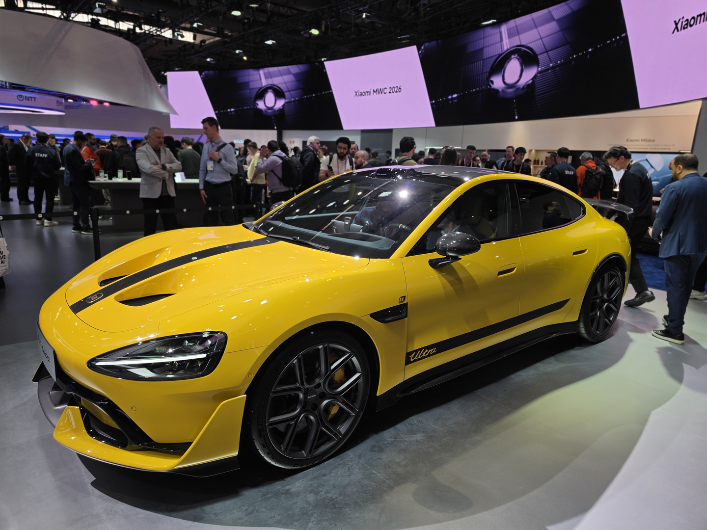 Xiaomi SU7 Ultra u samo 1,9 sekundi doseže brzinu od 100 km/h, a možete juriti i 300 km/h.