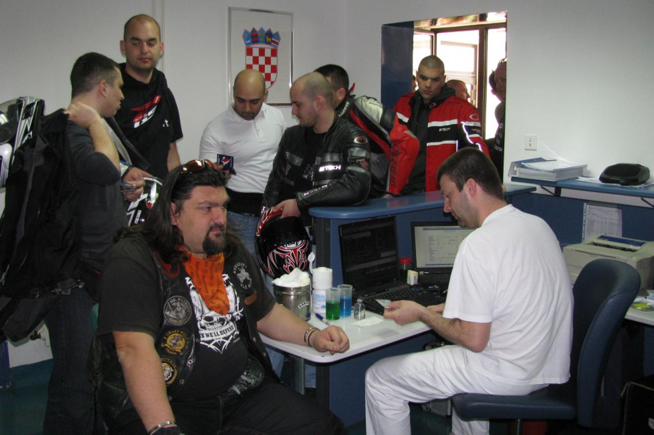 motoristi daruju krv