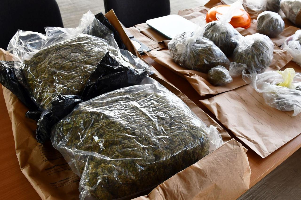 Policija u Slavonskom Brodu pronašla više od 5 kilograma marihuane