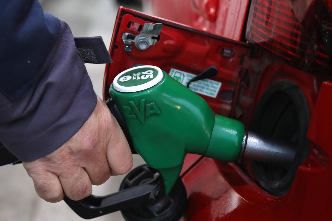 Gorivo od danas drastično jeftinije, litra benzina manje od 10 kuna
