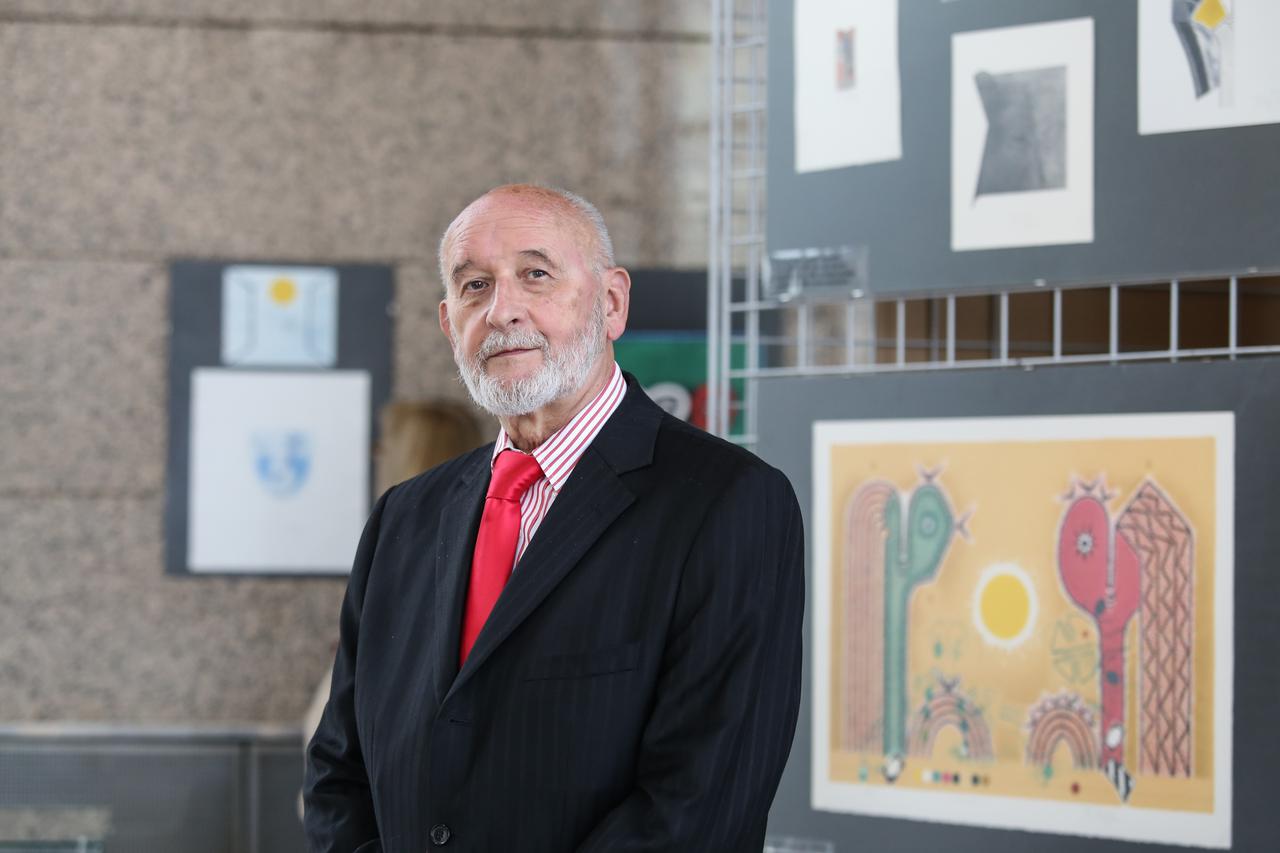 27.09.2016., Zagreb - Izlozba Anton Cetin otvorena u malome predvorju Nacionalne i sveucilisne knjiznice u povodu 80. umjetnikova rodjendana. Anton Cetin, hrvatski umjetnik koji vise od 40 godina zivi i stvara u Kanadi, darovao je Grafickoj zbirci Naciona