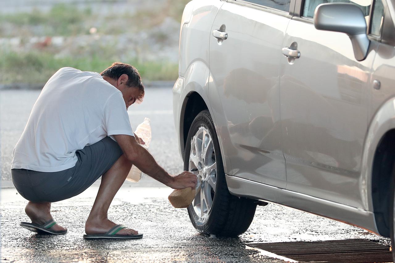 Pranje i čišćenje automobila u samoposlužnoj autopraonici