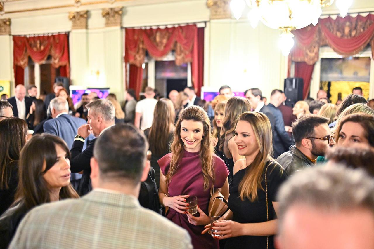 Zagreb: Nakon dodjele medijske nagrade "Večernjakova ruža" u HNK je održan prigodni domjenak