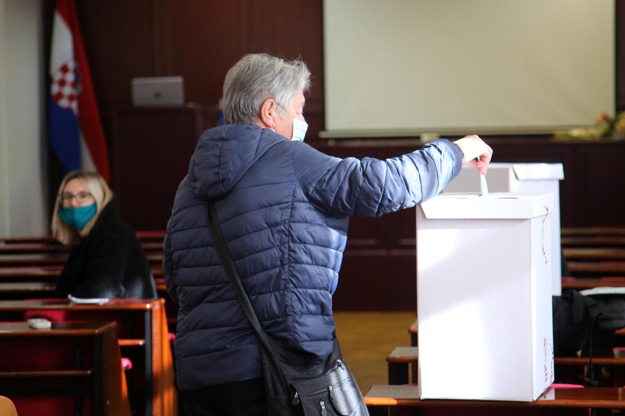 Knin: Građani biraju šibensko-kninskog do župana iz redova srpske nacionalne manjine
