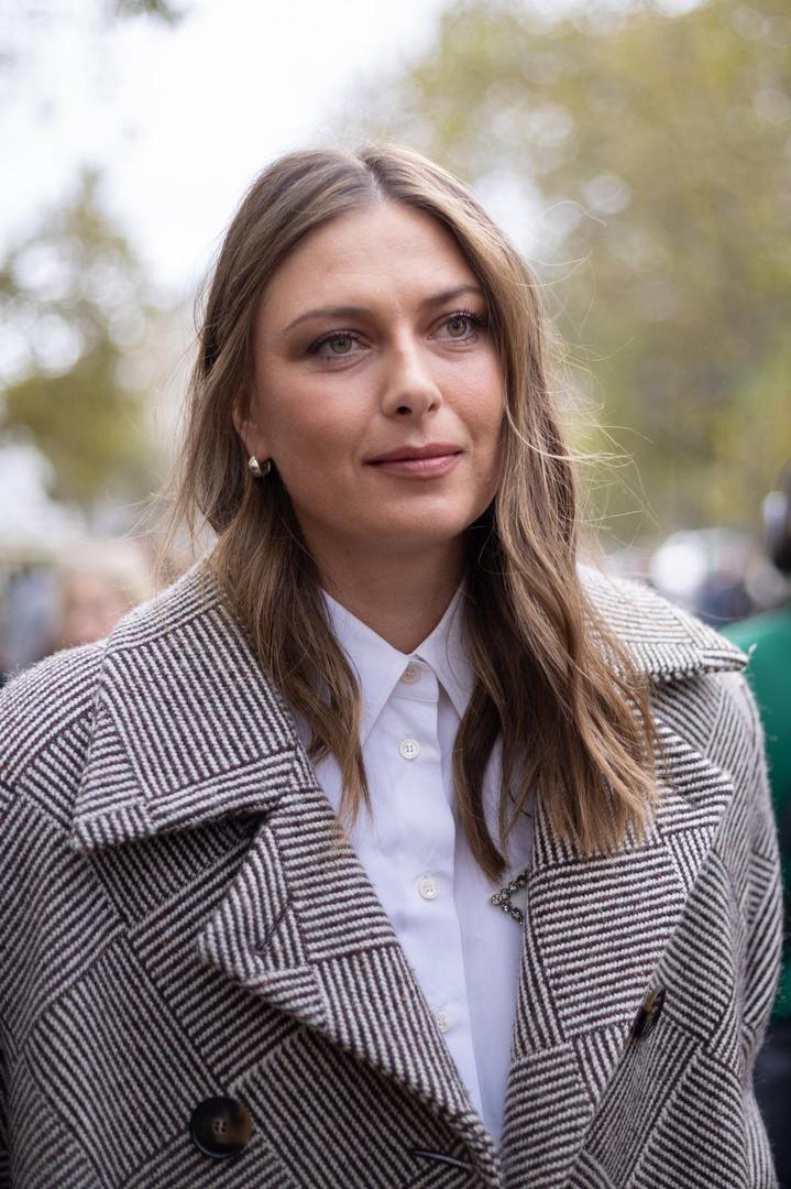 Proslavljena ruska tenisačica Marija Šarapova prošle godine ukrala je pažnju objektiva na pariškom Tjednu mode. Obožavatelji, novinari i fotografi uočili su da je napravila veliku promjenu imidža. Pojavila se na revijama Victorije Beckham te brendova Valentino i Hermes. 