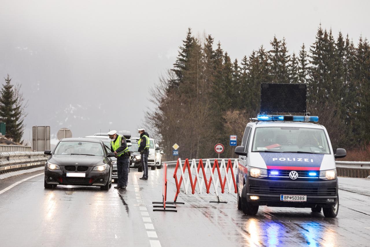AUT, Coronavirus in Österreich, Radstadt Ausreisetestpflicht