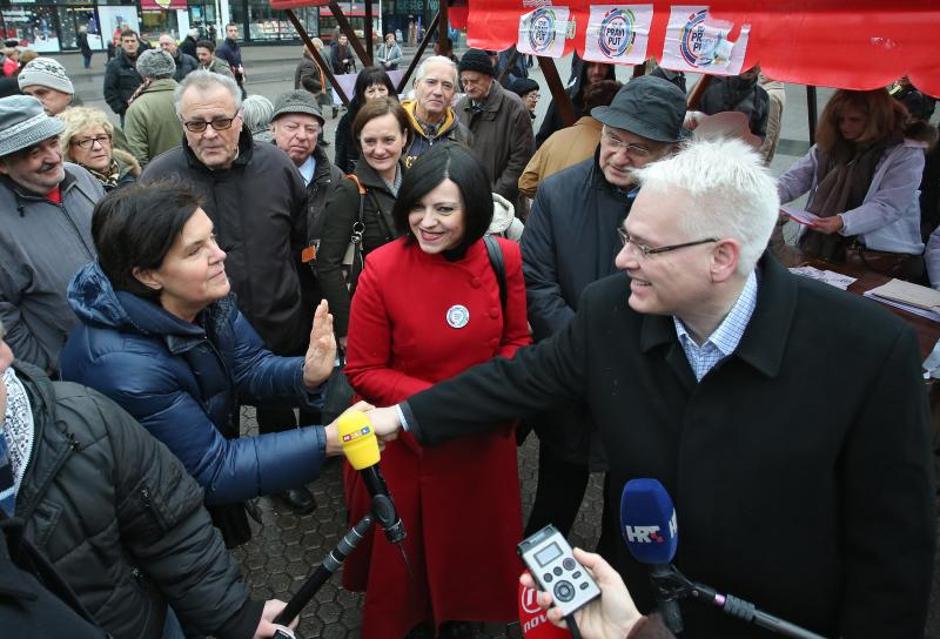 Ivo Josipović na svom štandu na Trgu bana Jelačića