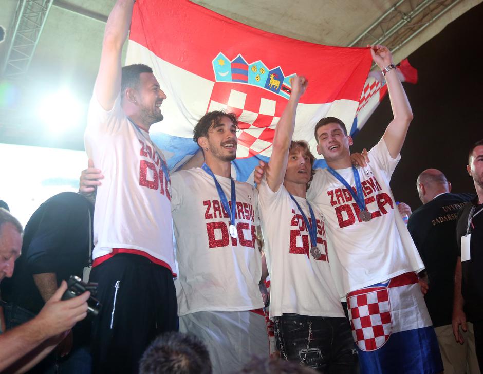Zadrani priredili spektakularan doček za hrvatske nogometne reprezentativce