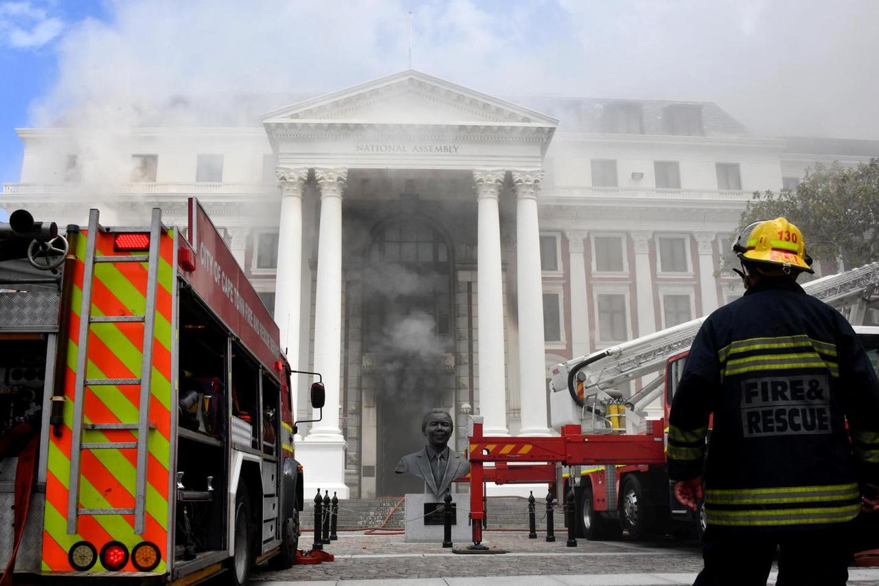 Fire breaks out at the parliament in Cape Town