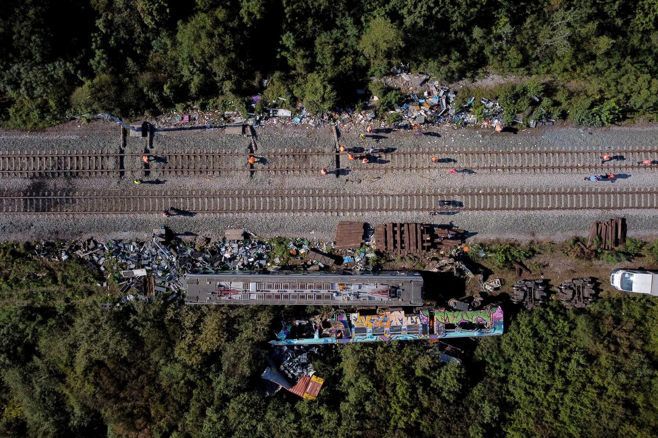 Slike iz zraka sanacije pruge gdje je došlo do sudara putničkog i teretnog vlaka
