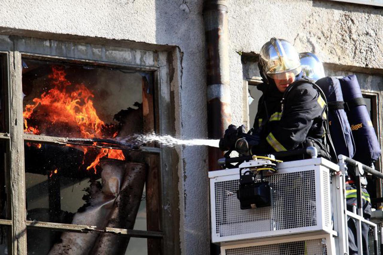 pozar, vatrogasci (1)