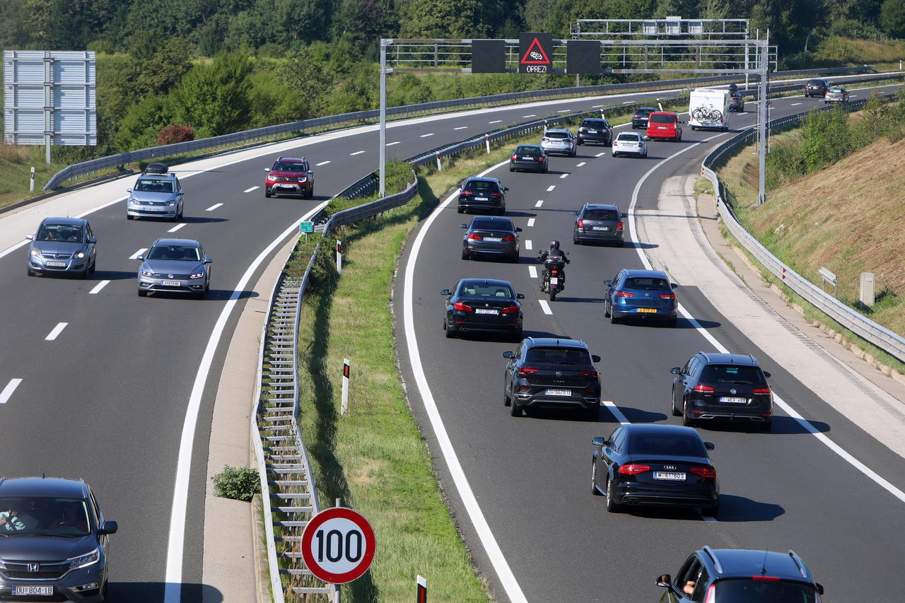 Gust promet na autocesti između Karlovca i čvora Bosiljevo