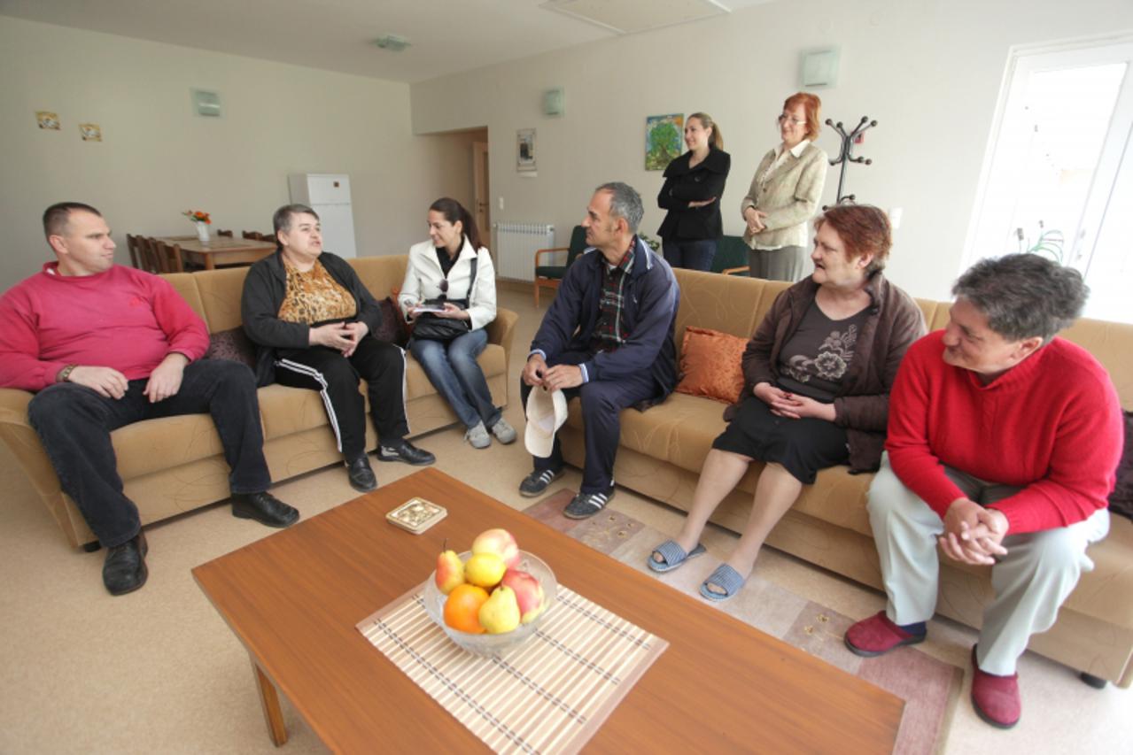 '22.04.2010., Zemunik, Zadar - Dom za psihicke oboljele odrasle osobe Zemunik. Ravnazeljica Davorka Krnecevic. Dom je izgradio novu zgradicu u kojoj bi sticenici trebali privremeno samostalno boraviti