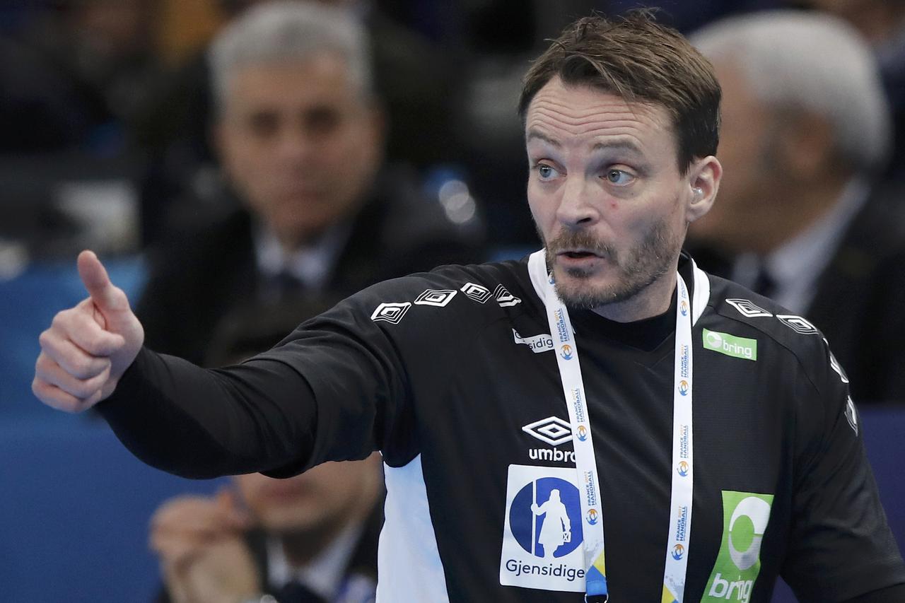 Men's Handball - Croatia v Norway - 2017 Men's World Championship, Semi-Finals - AccorHotels Arena, Paris, France - 27/01/17 - Norway's head coach Christian Berge reacts. REUTERS/Benoit Tessier